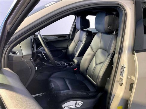Certified 2023 Porsche Macan AWD/4WD image 5