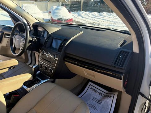 Used 2015 Land Rover LR2 image 26
