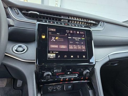 Used 2023 Jeep Grand Cherokee L Laredo image 24