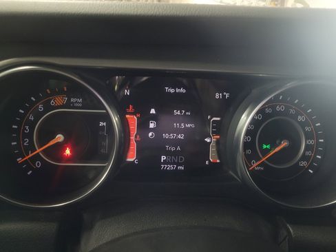 Used 2018 Jeep Wrangler Unlimited Sahara AWD/4WD image 23