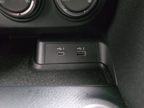 Used 2025 Nissan Z Sport w/ Floor Mat Package RWD image 37