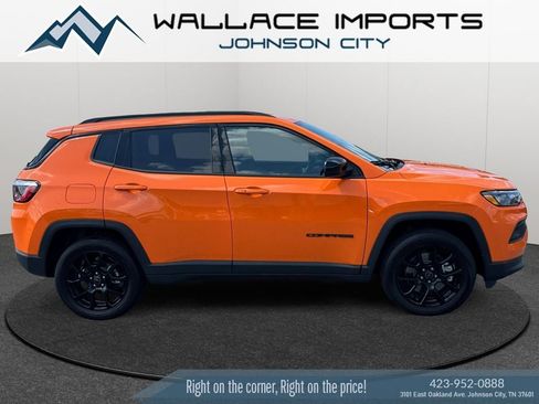 Used 2026 Jeep Compass Latitude AWD/4WD image 6