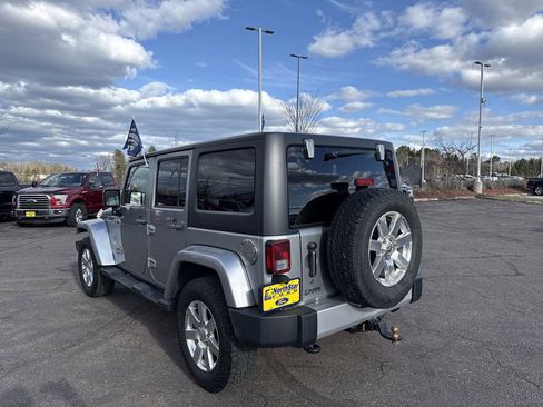Used 2014 Jeep Wrangler Unlimited Sahara w/ Connectivity Group AWD/4WD image 8