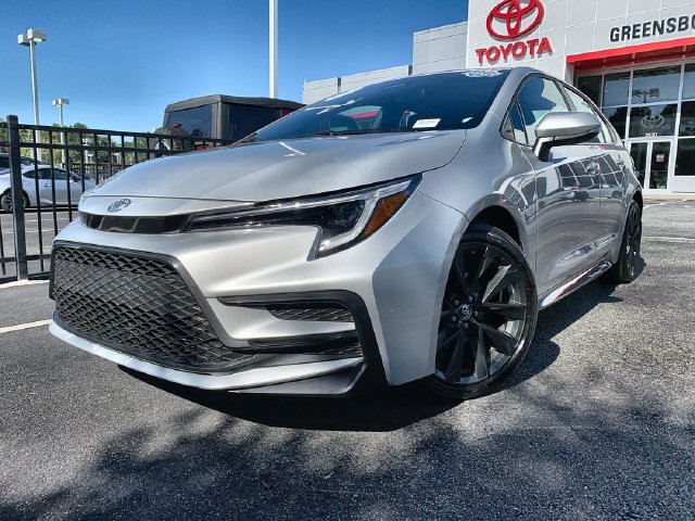 Used 2026 Toyota Corolla SE FWD image 4