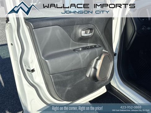 Used 2023 Jeep Renegade Latitude image 12