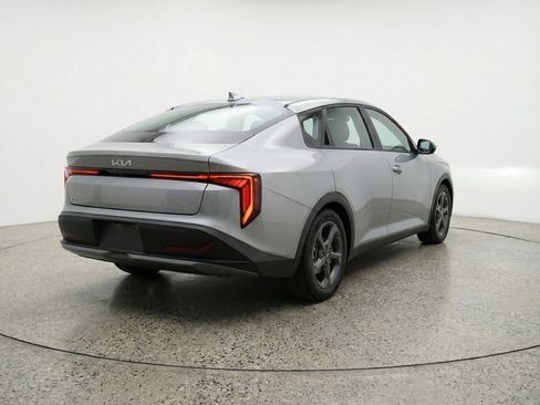 Used 2025 Kia K4 LXS image 9