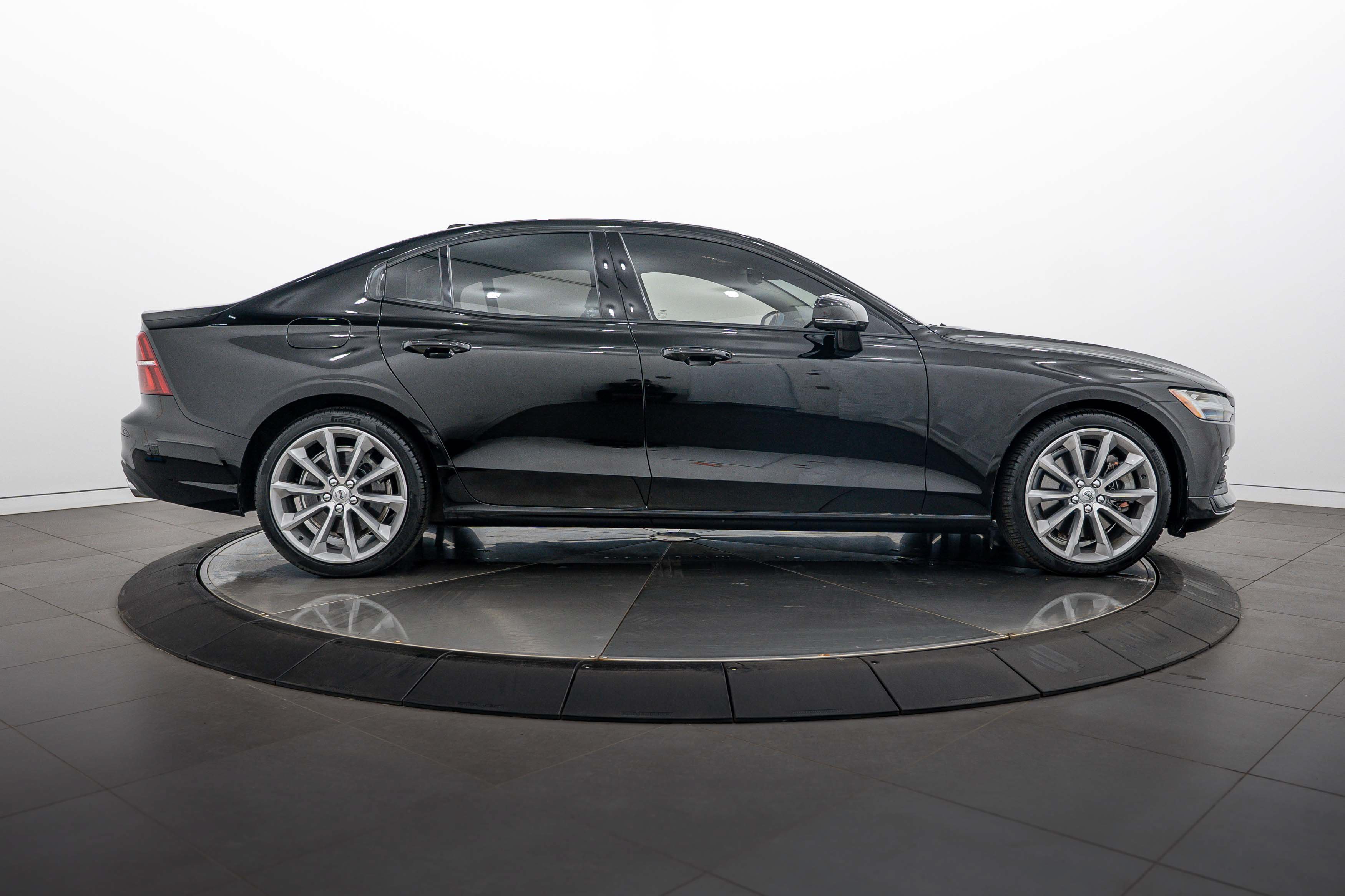 Used 2020 Volvo S60 T6 Momentum AWD/4WD image 3