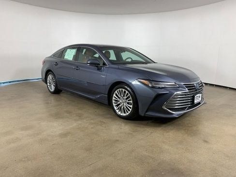 Used 2020 Toyota Avalon Limited image 5