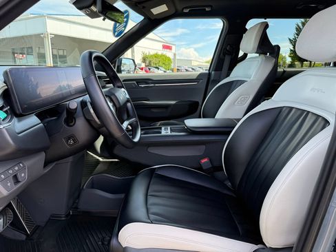 Certified 2024 Kia EV9 GT-Line AWD/4WD image 17