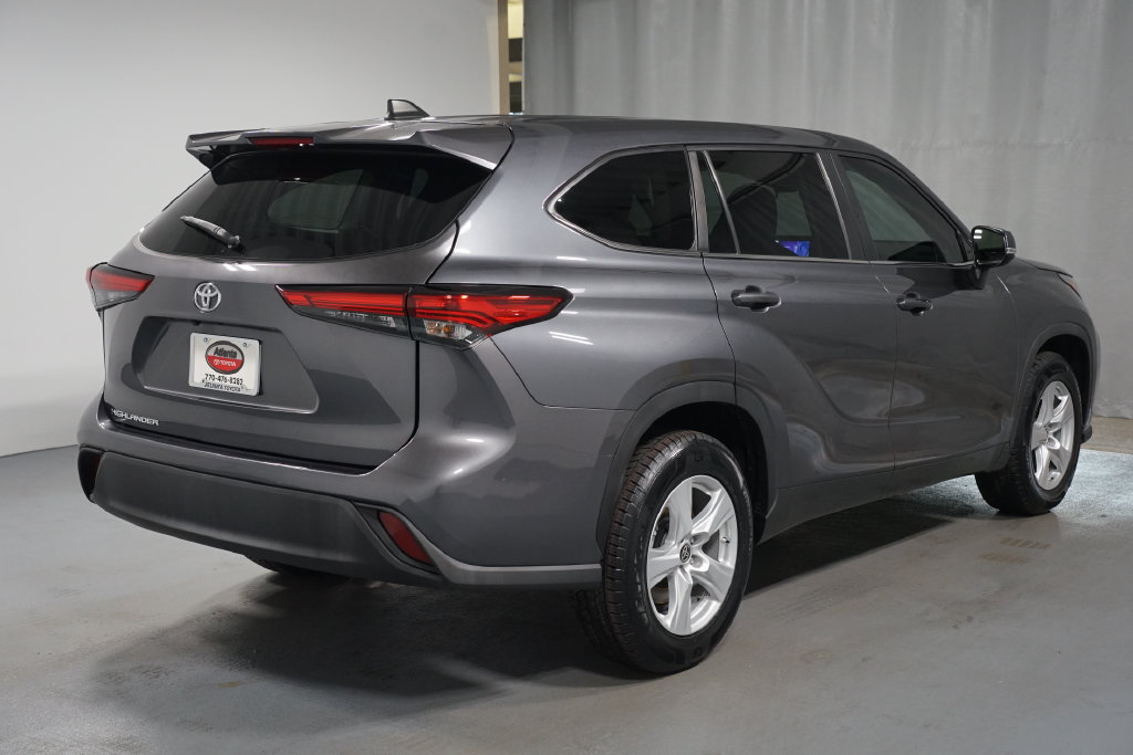 Used 2023 Toyota Highlander L FWD image 8