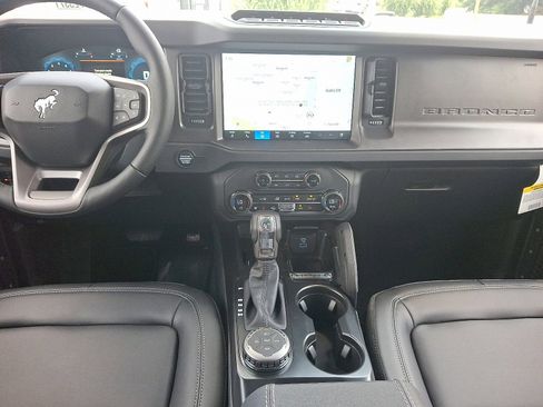 New 2025 Ford Bronco Badlands image 10