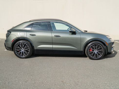 Certified 2025 Porsche Macan Turbo Electric AWD/4WD image 8
