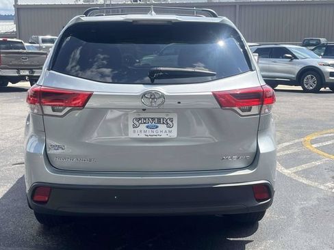 Used 2018 Toyota Highlander XLE AWD/4WD image 5