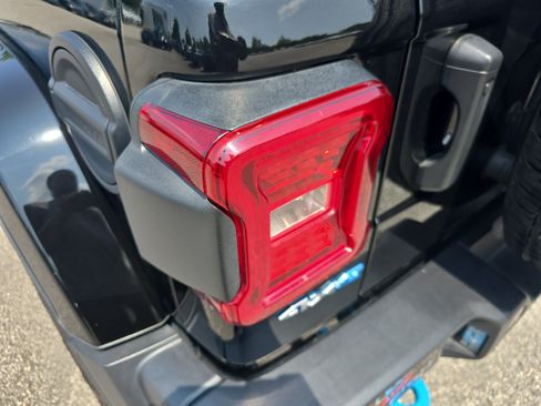 Used 2024 Jeep Wrangler Unlimited Sahara AWD/4WD image 31