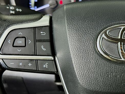 Used 2023 Toyota Highlander L image 13