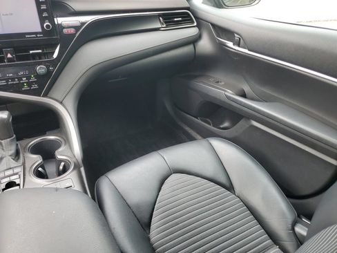 Used 2021 Toyota Camry SE w/ Cold Weather Package FWD image 22