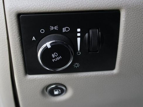 Used 2020 Jeep Grand Cherokee Laredo image 18