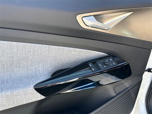 New 2025 Volkswagen ID.4 Pro image 9