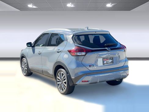 Used 2024 Nissan Kicks SV image 3