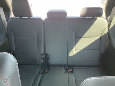 Used 2024 Chevrolet Traverse RS AWD/4WD image 23