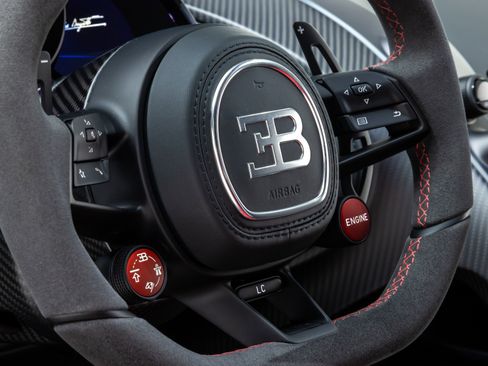Used 2021 Bugatti Chiron Pur Sport image 21