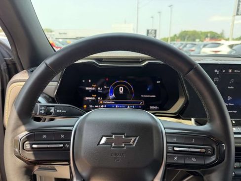 Used 2023 Chevrolet Colorado ZR2 w/ ZR2 Convenience Package III AWD/4WD image 29