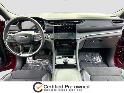 Certified 2024 Jeep Grand Cherokee Altitude image 3