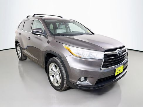 Used 2014 Toyota Highlander Limited w/ Driver Technology Package AWD/4WD image 4