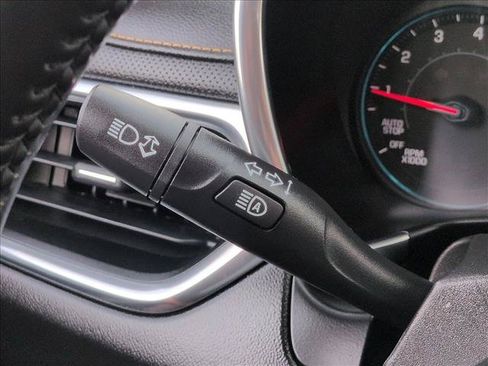 Used 2018 Chevrolet Equinox Premier FWD image 17