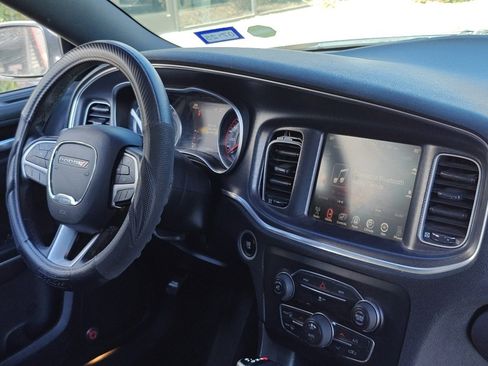 Used 2015 Dodge Charger SXT image 27