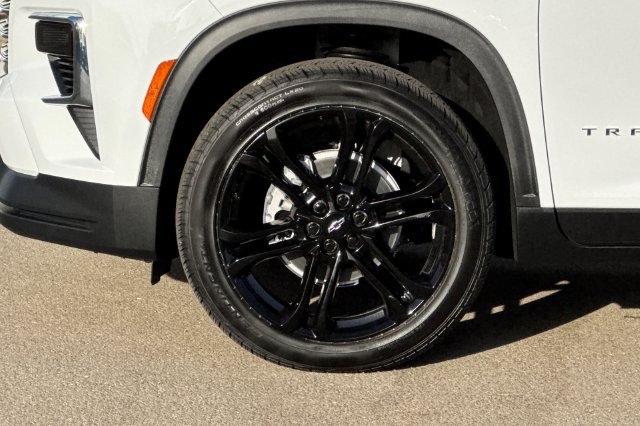 New 2027 Chevrolet Traverse LT w/ Driver Confidence Package FWD image 41