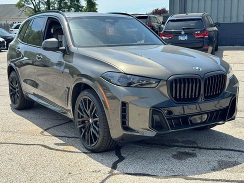 New 2026 BMW X5 xDrive40i w/ M Sport Package AWD/4WD image 2