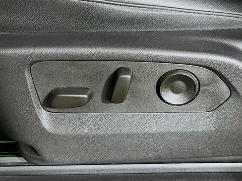 Used 2025 GMC Sierra 1500 SLT image 11