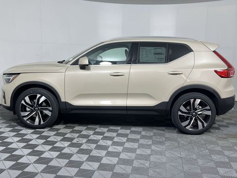Certified 2025 Volvo XC40 B5 Plus w/ Protection Package Premier image 7