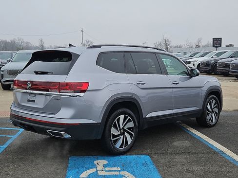 Used 2025 Volkswagen Atlas SE image 6