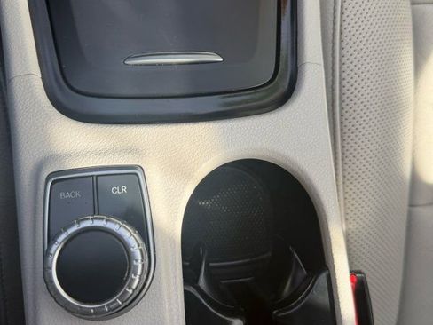 Used 2014 Mercedes-Benz CLA 250 image 9