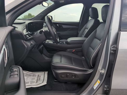 Used 2025 Buick Enclave Sport Touring FWD image 18