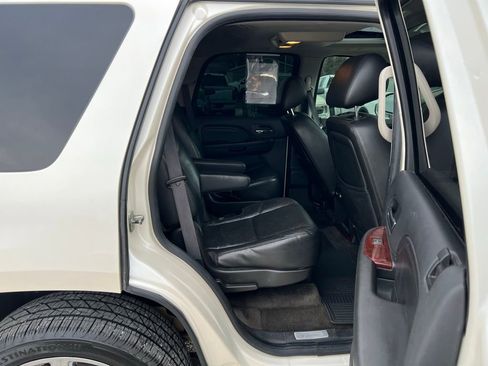 Used 2010 Cadillac Escalade Luxury image 20