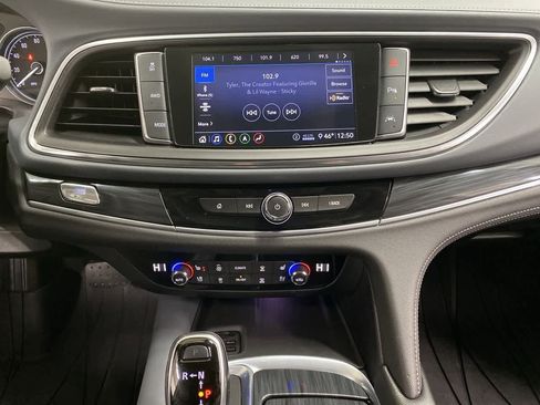 Used 2020 Buick Enclave Premium w/ Sun and Sites Package image 25