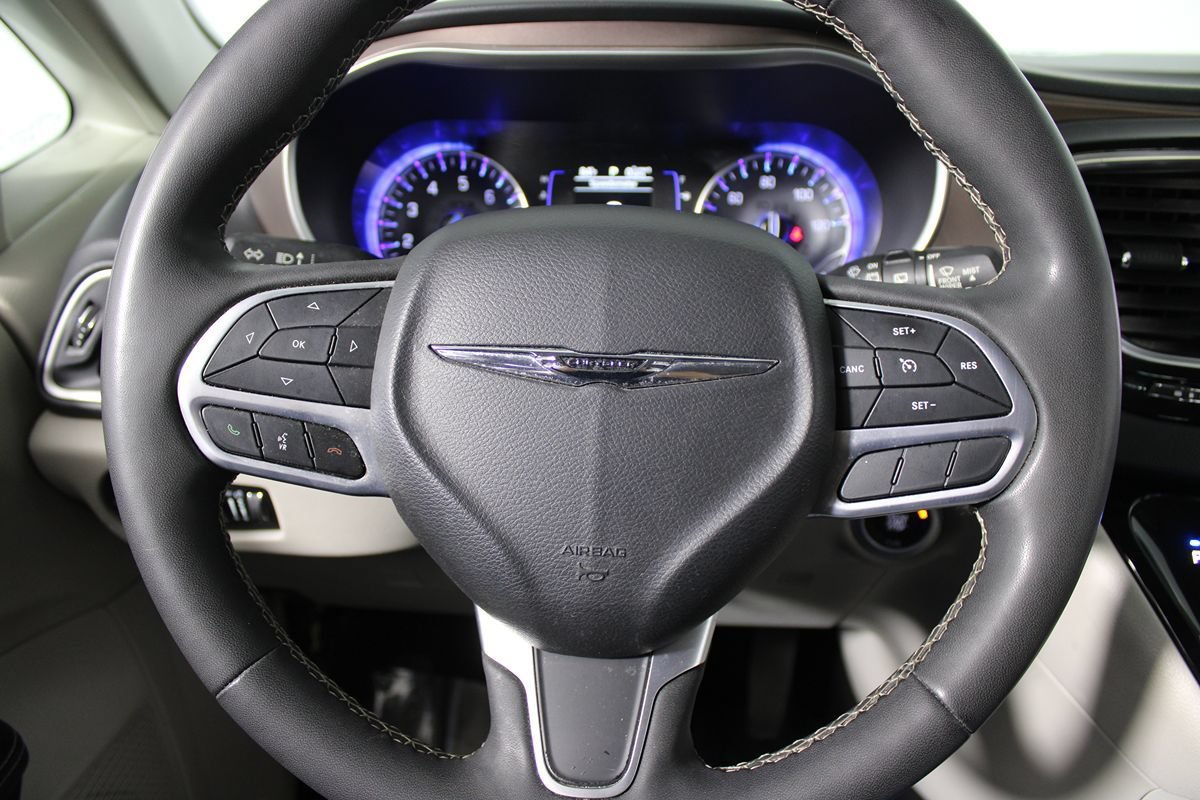 Used 2023 Chrysler Voyager LX FWD image 9