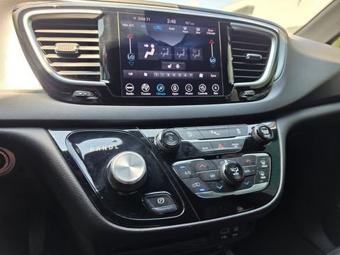 Used 2018 Chrysler Pacifica Touring-L Plus w/ S Appearance Package FWD image 54