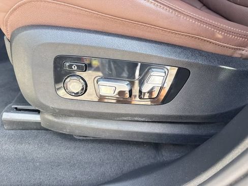 Used 2025 BMW X7 xDrive40i w/ Premium Package AWD/4WD image 12