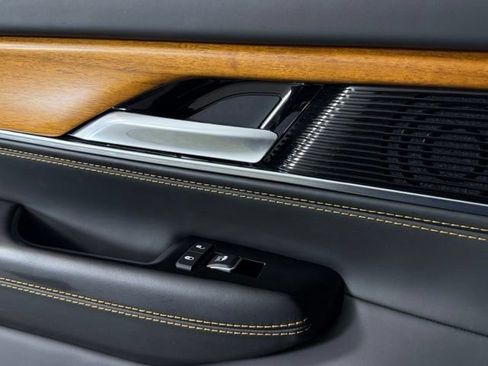 Used 2023 Jeep Grand Wagoneer Series III AWD/4WD image 21