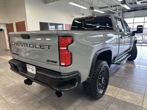 Used 2025 Chevrolet Silverado 2500 ZR2 w/ Technology Package AWD/4WD image 14