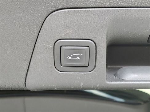 Used 2023 Buick Envision Essence image 11