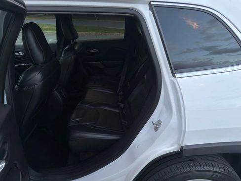 Used 2019 Jeep Cherokee Limited image 21