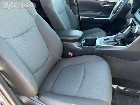 Used 2025 Toyota RAV4 XLE AWD/4WD image 13