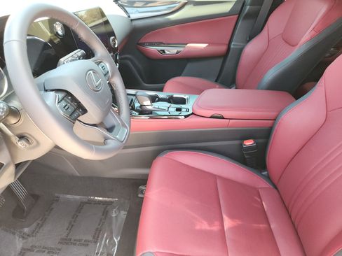 Used 2025 Lexus NX 250 FWD w/ Accessory Package (2T) image 6