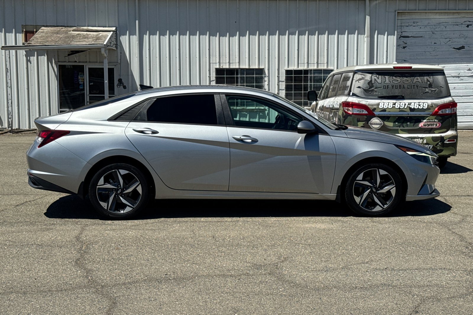 Used 2023 Hyundai Elantra SEL w/ Convenience Package FWD image 3
