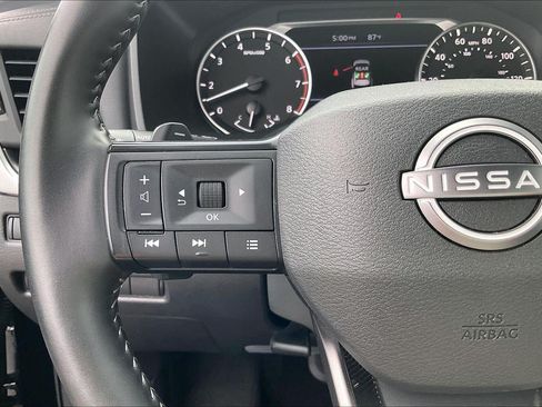 Used 2025 Nissan Rogue SV AWD/4WD image 19
